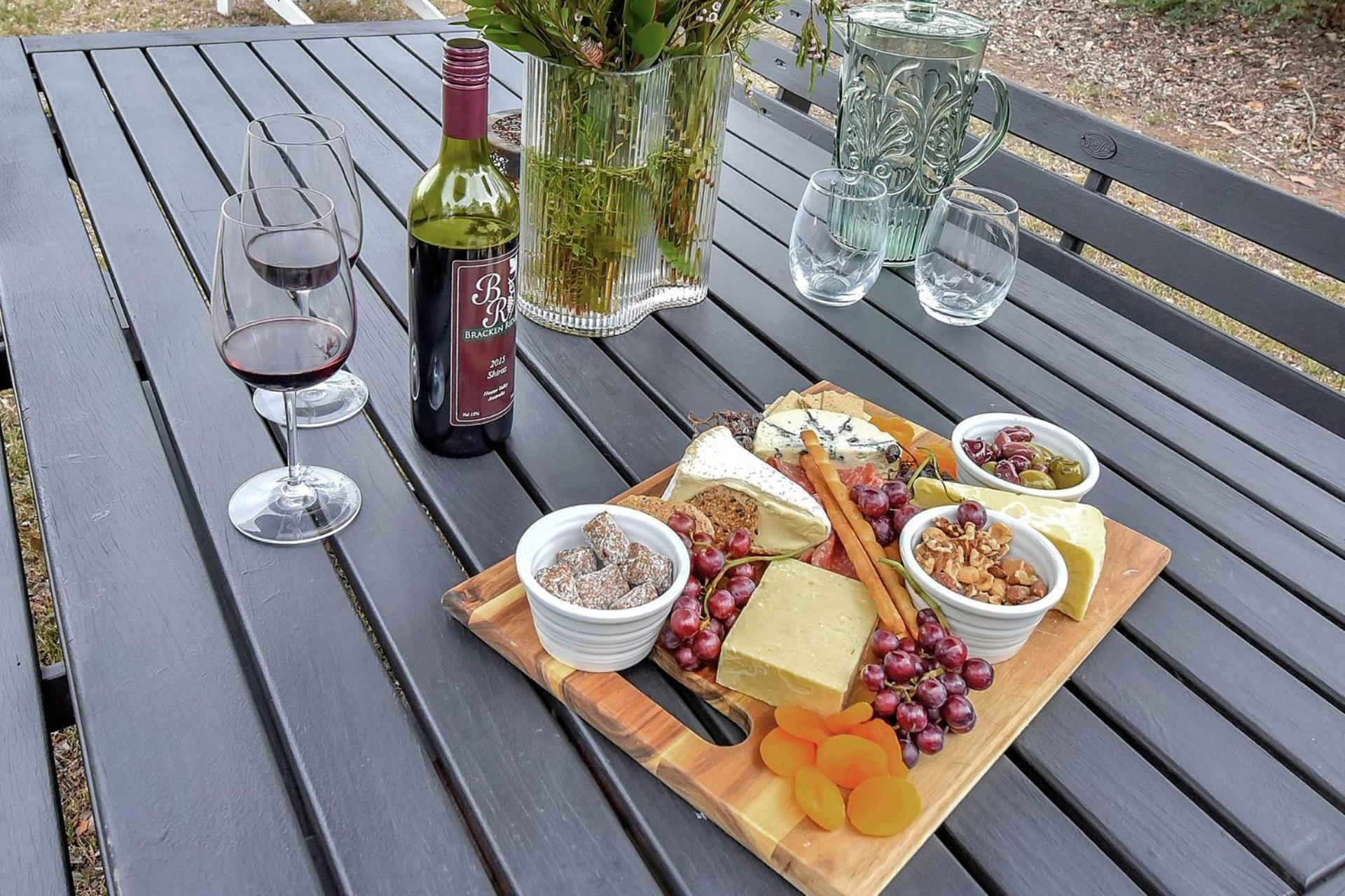 Bracken Ridge Vineyard The Entire Estate Rothbury ภายนอก รูปภาพ