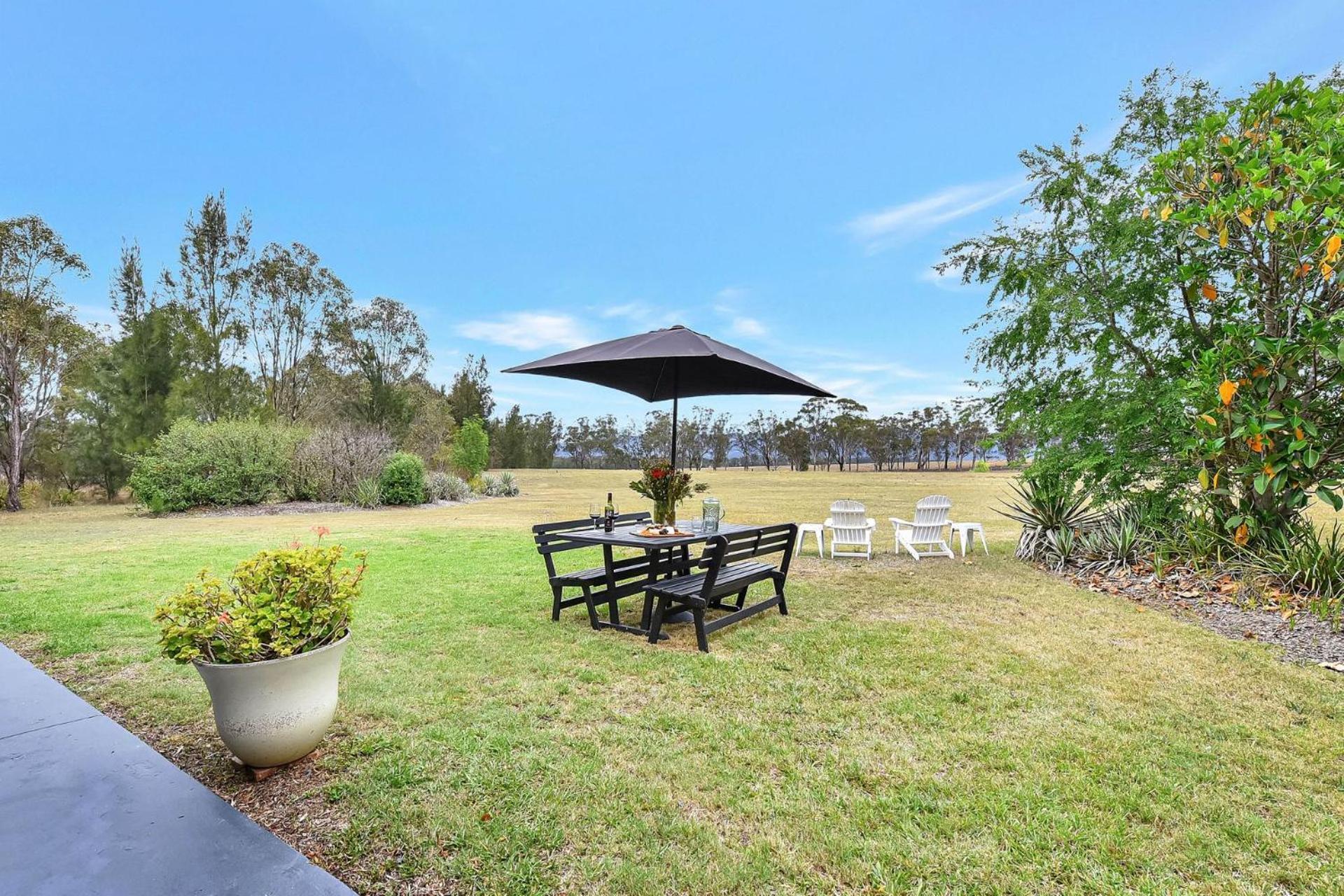 Bracken Ridge Vineyard The Entire Estate Rothbury ภายนอก รูปภาพ